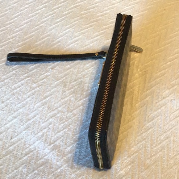 Michael Kors Wallets - Picture 5 of 15